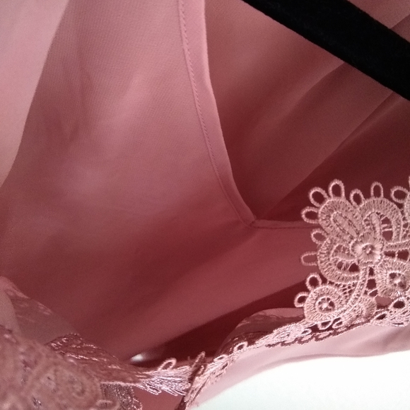 White House Black Market Amara Shell Tank - Picture 5 of 8